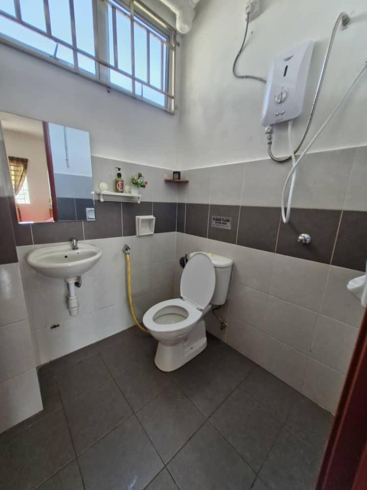 קואלה טרנגאנו Anggerik Camelia Homestay Apartment Ladang Tok Pelam מראה חיצוני תמונה